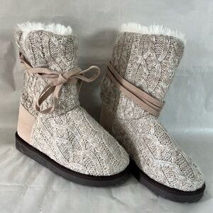 Muk Luks Sweater Wrapped Boots faux suede faux fur Size 6 Bootie